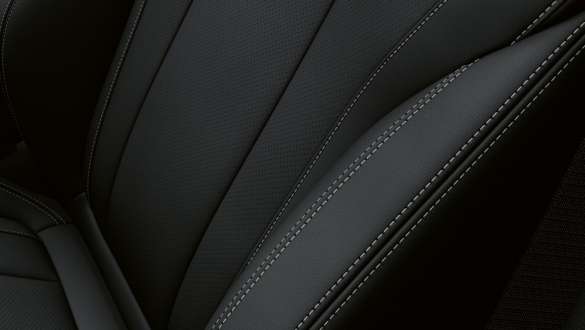 Fotele w tapicerce Sensatec.