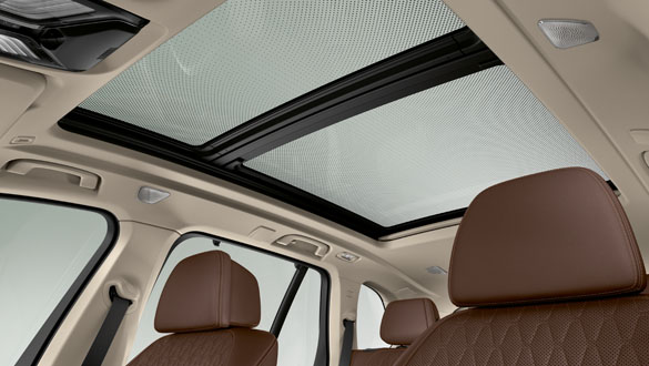 Szklany dach panoramiczny Sky Lounge. 